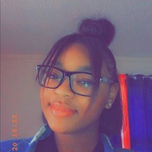 Meet your Posher, Joi